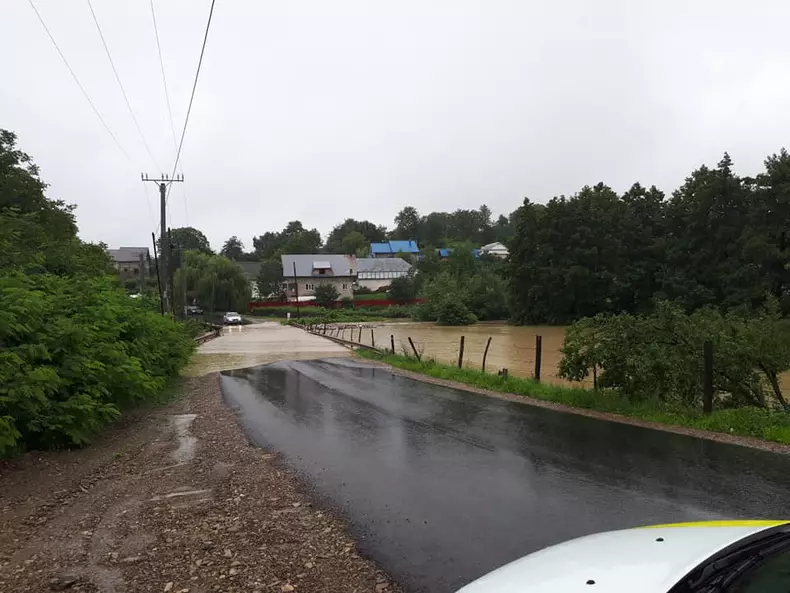 Drum blocat in Poduri-bacau