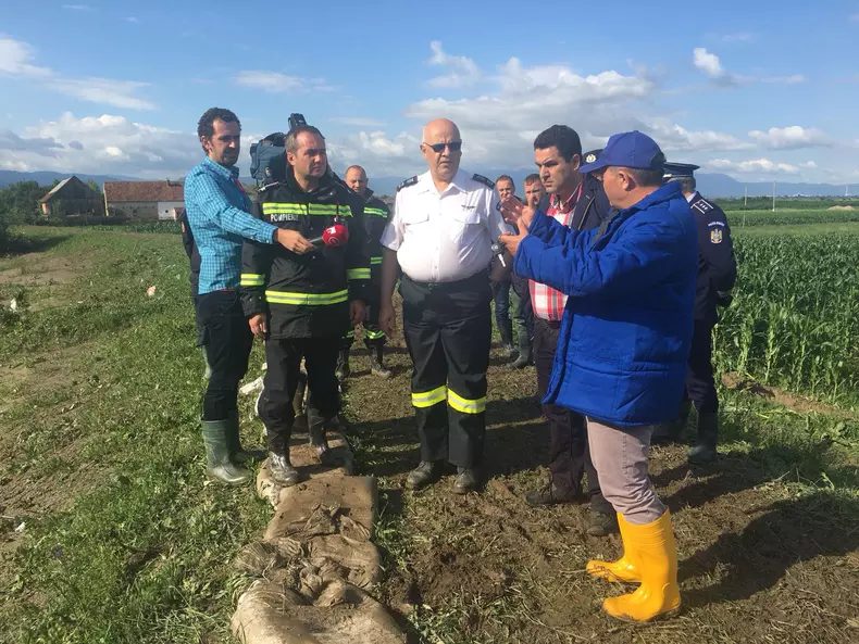 Raed Arafat, în localitățile afectate de inundații din Covasna (1)