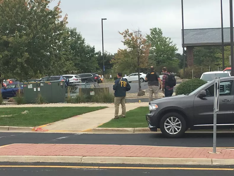 atac armat cladire birouri Wisconsin SUA4