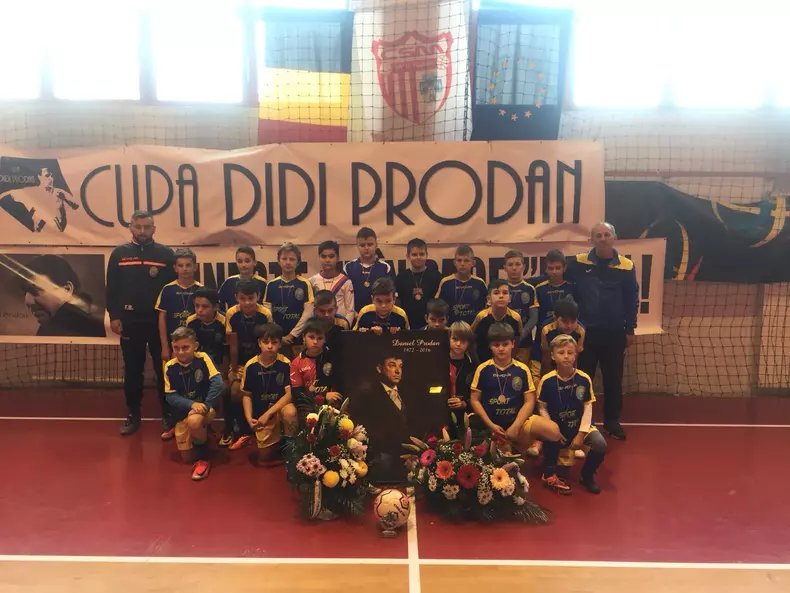 46033152_2154418607921868_6295286874604830720_n