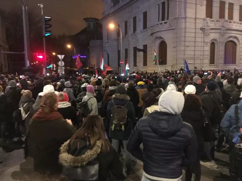 Proteste la Budapesta, după ce Parlamentul Ungariei a adoptat "Legea Sclaviei"