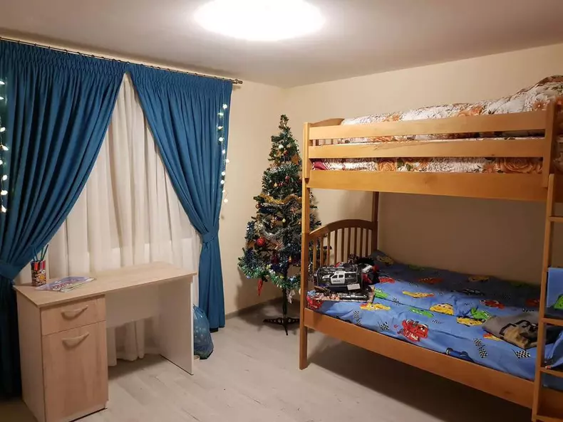 Roxana, fetița din Vaslui care mergea flămândă la școală, a primit o casă nouă de Crăciun (13)