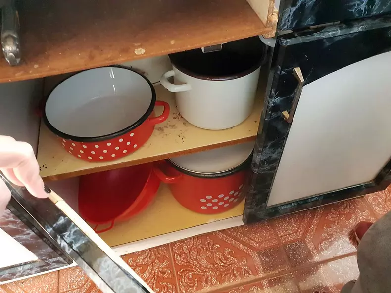 Bătrâni ținuți neîngrijiți și nespălați într-un azil privat din Timiș (3)