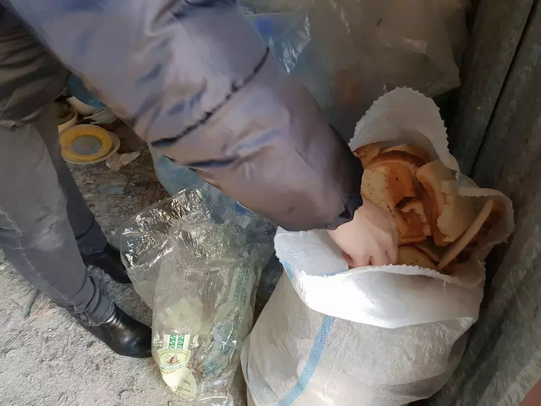 Bătrâni ținuți neîngrijiți și nespălați într-un azil privat din Timiș (6)