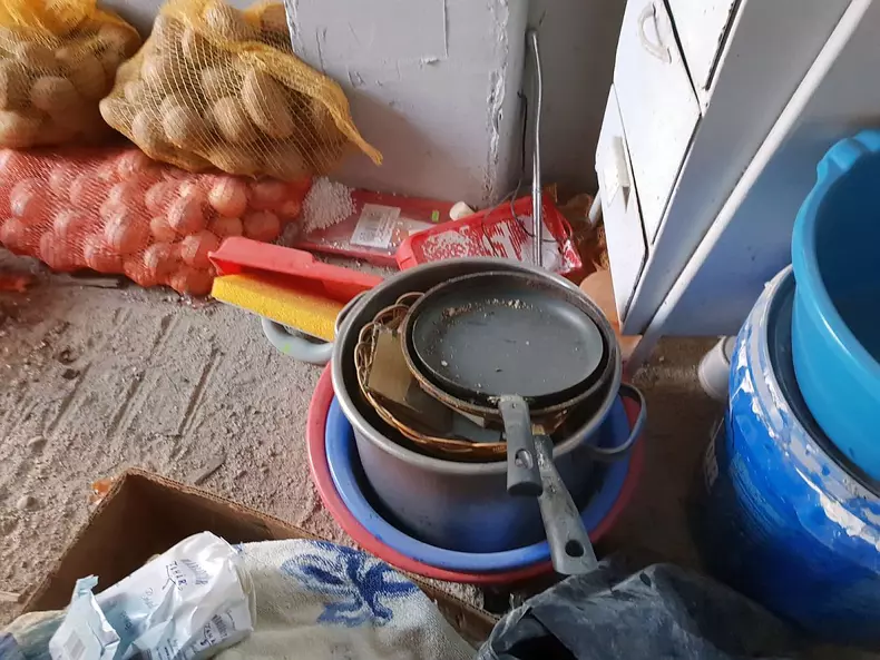 Bătrâni ținuți neîngrijiți și nespălați într-un azil privat din Timiș (7)