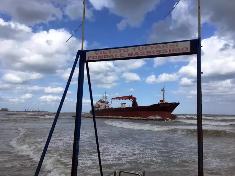 Turkish merchant ship Efe Murat ran aground on the south coast of Bari