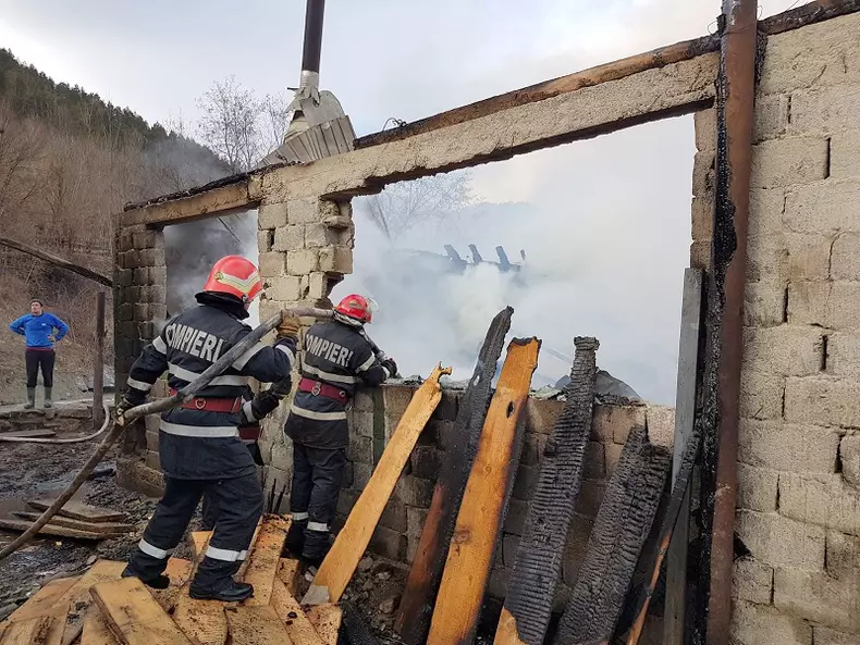 incendiu atelier tamplarie-slanic-moldova2