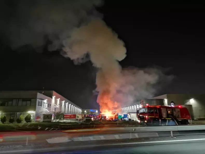 incendiu depozit A1 ciorogarla2