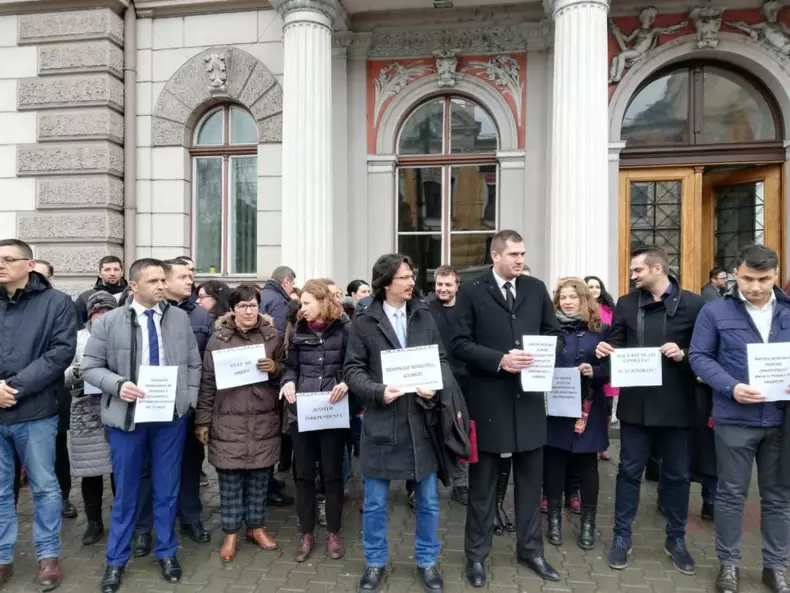 Magistrații cer Guvernului să renunțe la actul normativ care modifică legile justiţiei. (1)