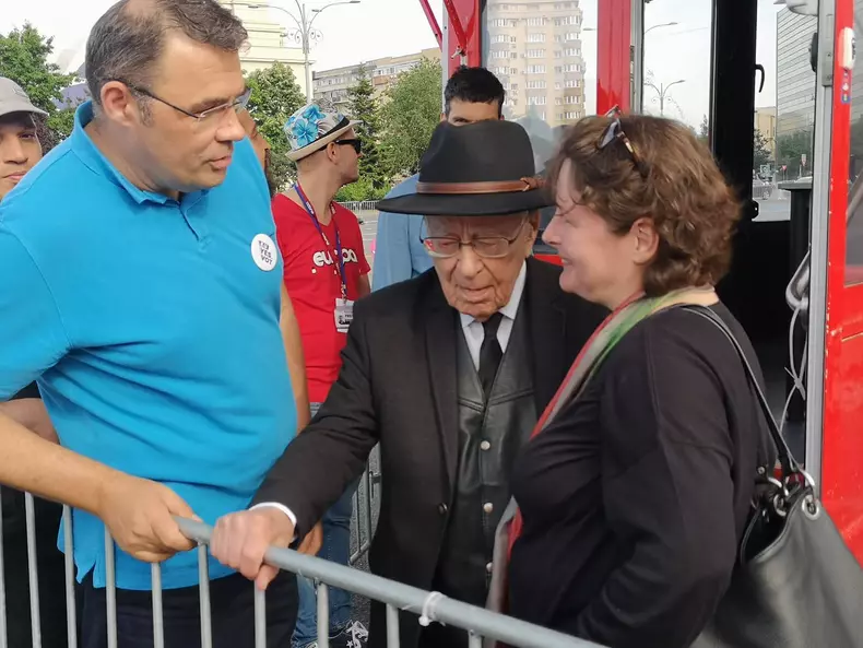 Toti pentru Europa - Piata Victoriei - Moise Guran-Mihai Sora si sotia