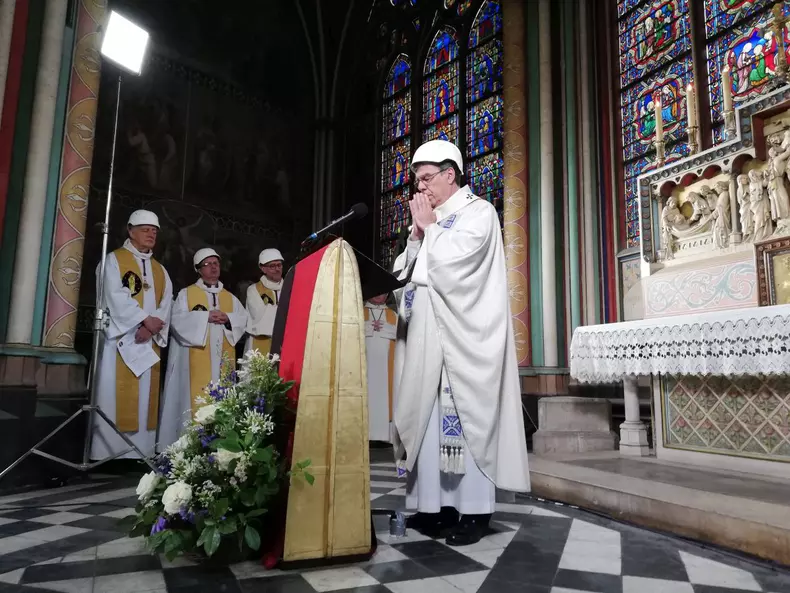 First mass in side chapel of Notre-Dame de Paris after fire