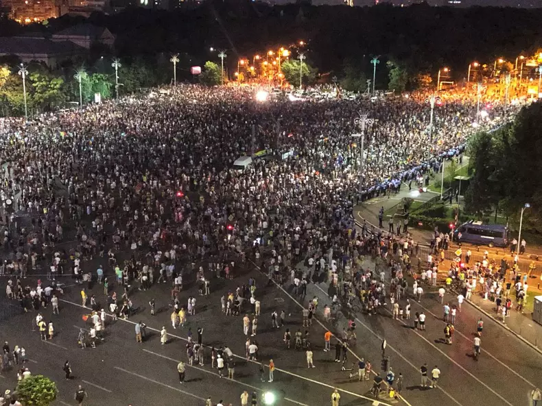 victoriei protest 25