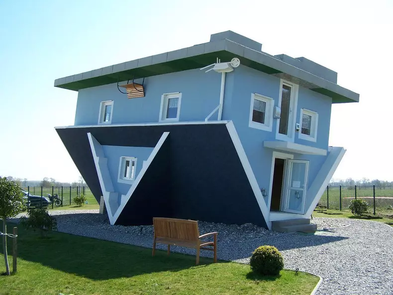 Upside Down House, Trassenheide1