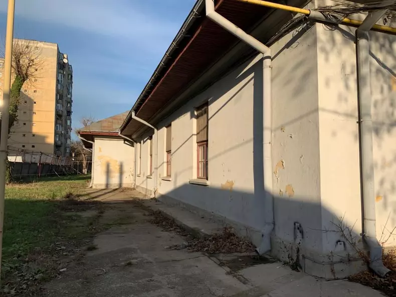 Una dintre clădirile de pe strada Olteniței