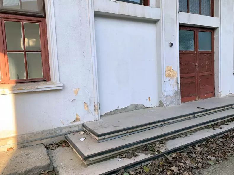 Una dintre clădirile de pe strada Olteniței