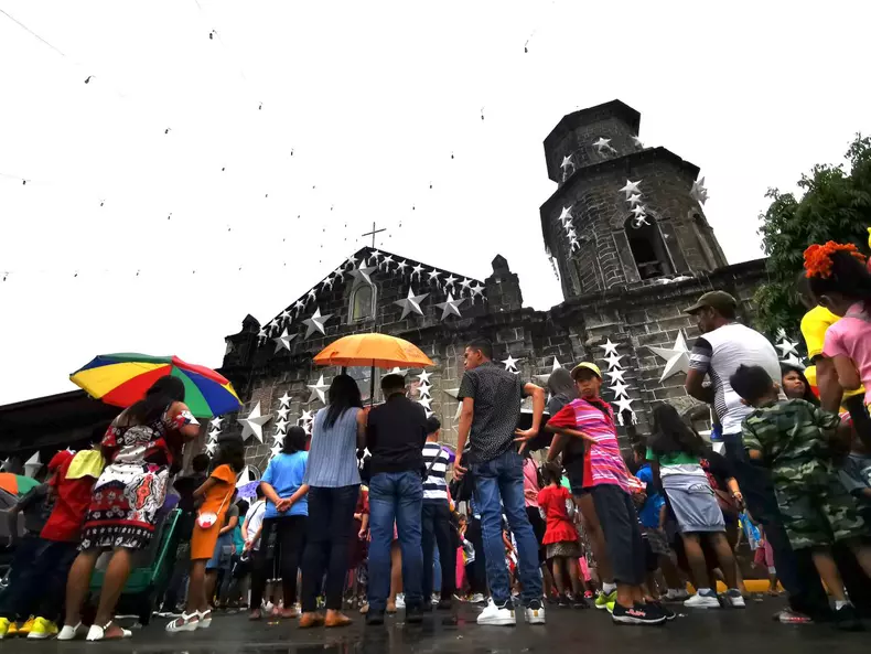 Typhoon Phanfone lands in central Philippines on Christmas