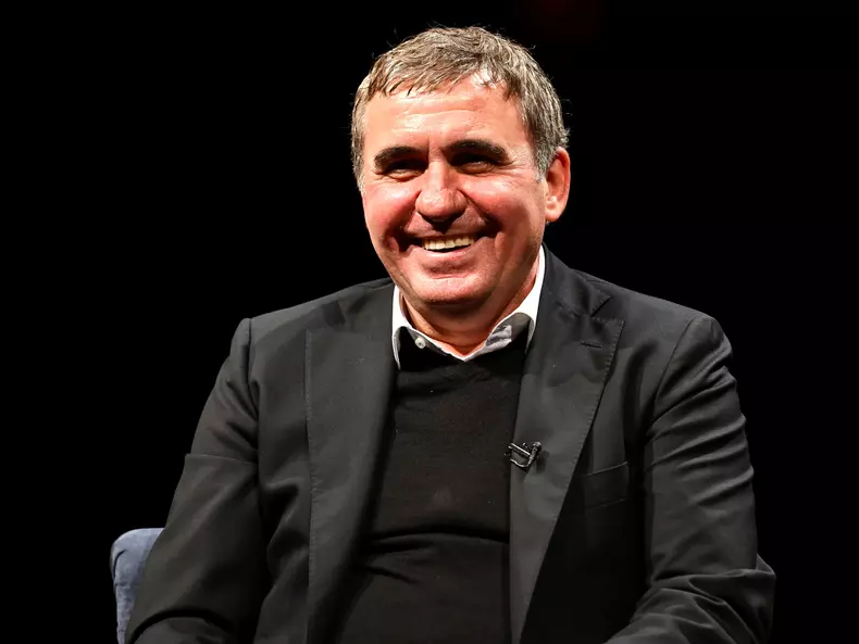 FOTBAL:PROMOVARE CARTE GHEORGHE HAGI CAMPIONII CREEAZA CAMPIONI (26.11.2019)