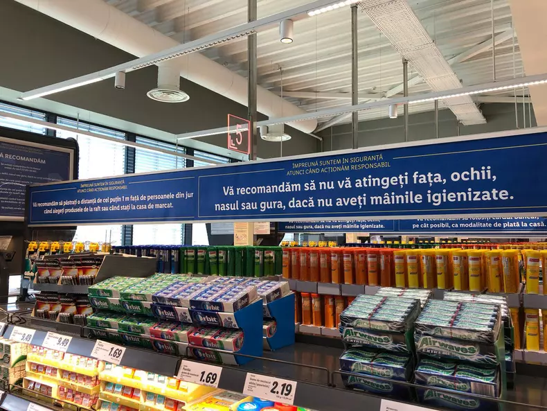 Afisaj magazin Lidl case de marcat (1)