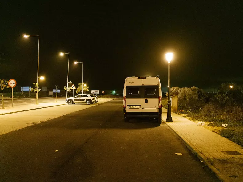 Autorulota Teleleu în parcarea din Palos de la Frontera, Spania, unde opreau autobuzele cu muncitori care veneau din România