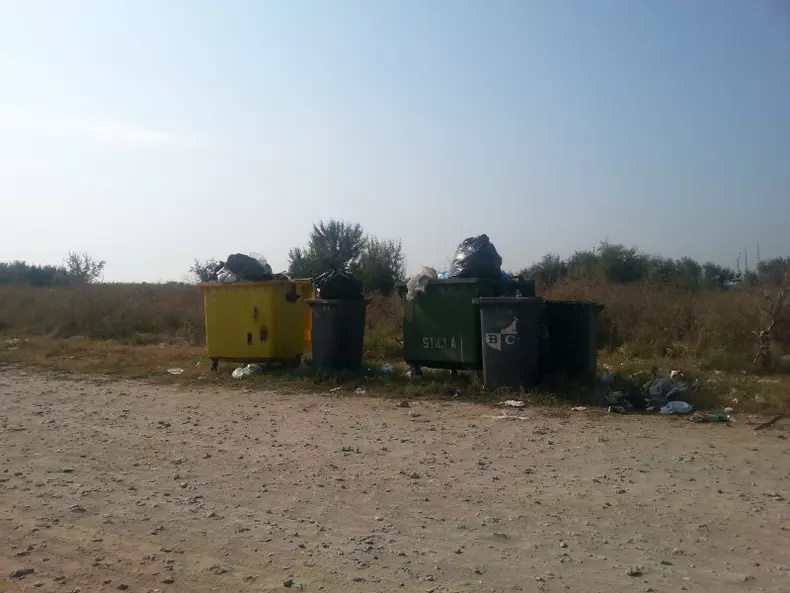 Plaja sălbatică de la Corbu, sufocată de gunoaiele aruncate de turiști  FOTO: Primăria Corbu