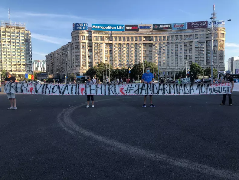 Protest simbolic în Piaţa Victoriei, la doi ani de la violențele din 10 august