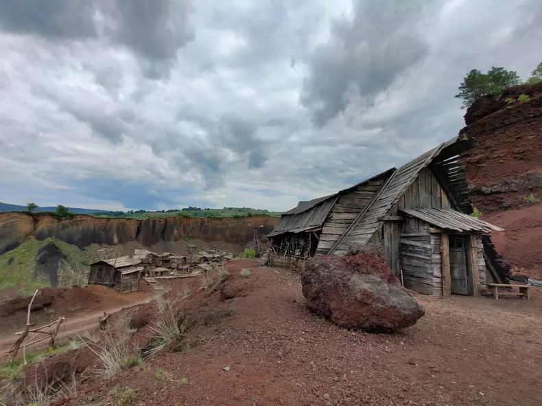 platoul de filmare vulcan Racoș (2)