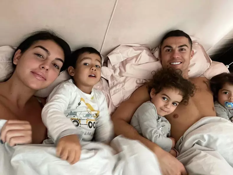 cristiano-ronaldo-si-georgina-rogriguez-gemeni-7