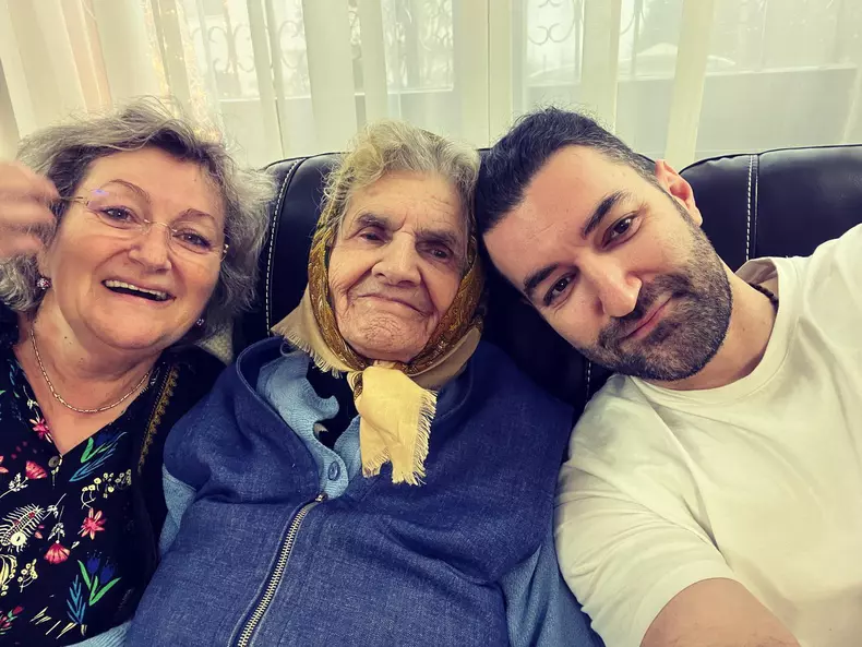 smiley-cu-mama-si-bunica
