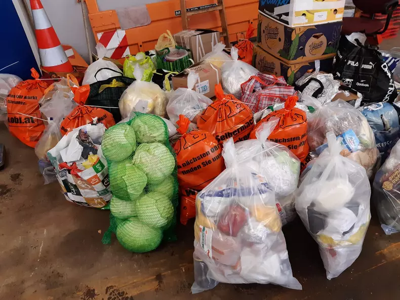 zoll-beschlagnahmte-im-kampf-gegen-tierseuchen-840-kg-lebensmittel-auf-autobahn51796556889o