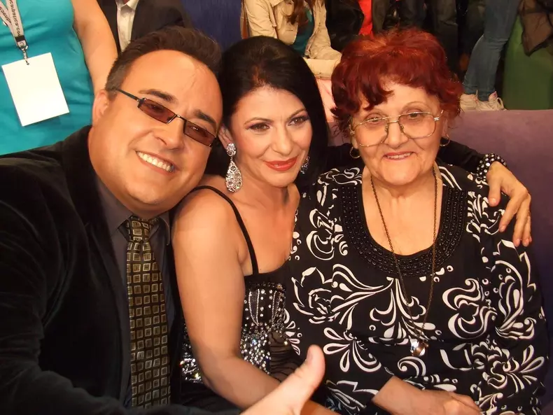 elena-carstea-fete-armata-1