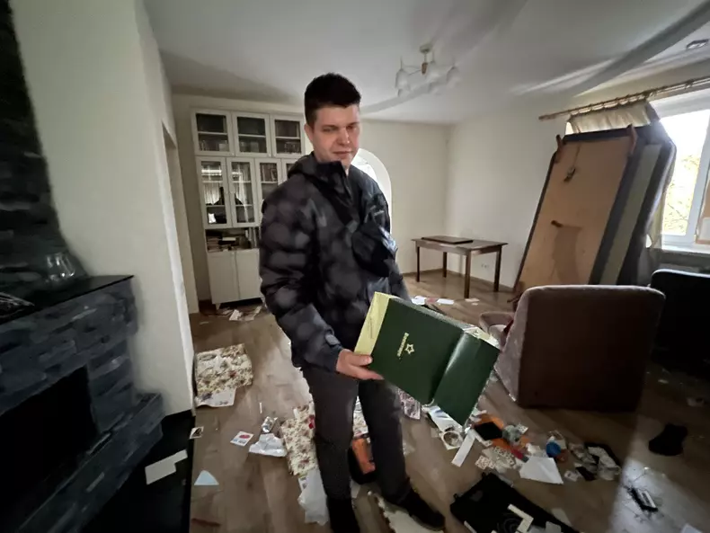 o-portie-de-mancare-standard-a-armatei-ruse-in-casa-parintilor-lui-nick-fedirko-din-bucea-ucraina