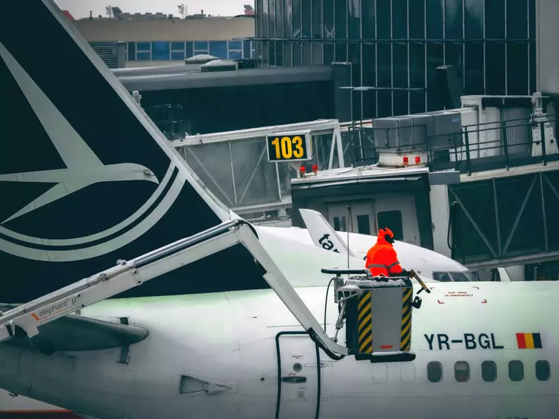 aeroport-otopeni-iarna-ninge-2