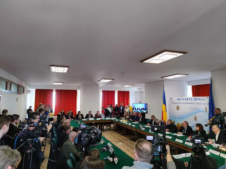 senat-1