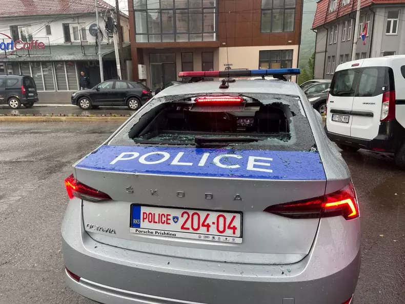 Tension mounts in Kosovo as local Serbs in Zvecan clash with police