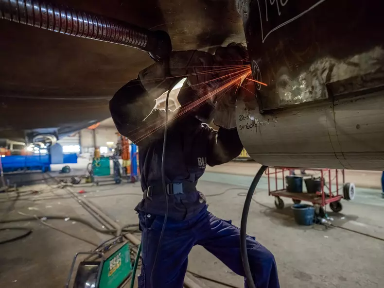 Gabriel Bodescu lucrează ca sudor la Bladt Industries, Aalborg, Danemarca