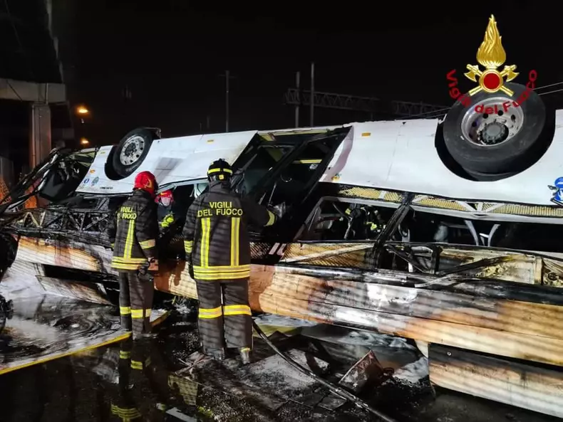At least 21 people die in bus crash near Venice