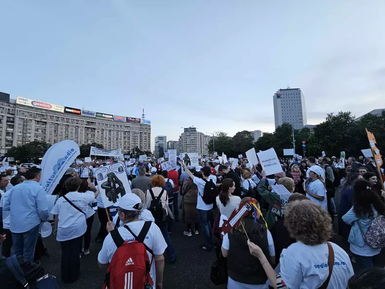 protest-piata-victoriei-noaptea-muzeelor-2024-foto-cristian-otopeanu-4
