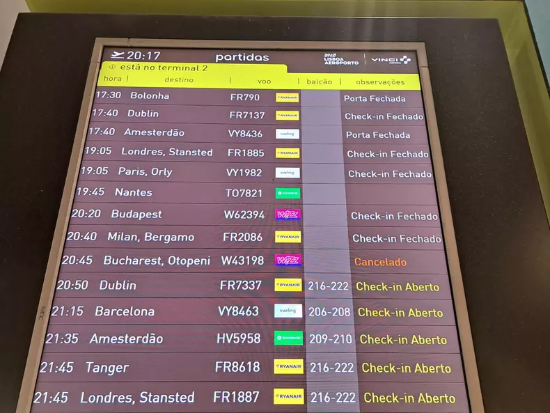 turisti-blocati-aeroport-lisabona-wizz-air-1