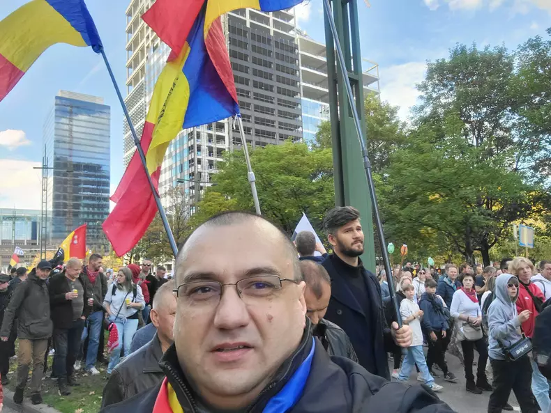 Cristain Terheș la protest în Bruxelles 16 oct 2022 Foto Facebook Cristian Terheș