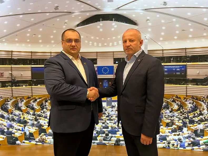 Cristian Terheș alături de primarul municipiului Baia Mare Foto Facebook Cristian Terheș