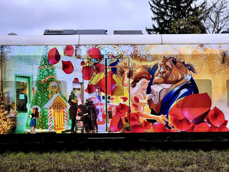 tren-targ-craciun-craiova3-facebook-lia-olguta-vasilescu