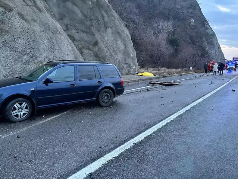 accident-tir-autotren-padina-baii2