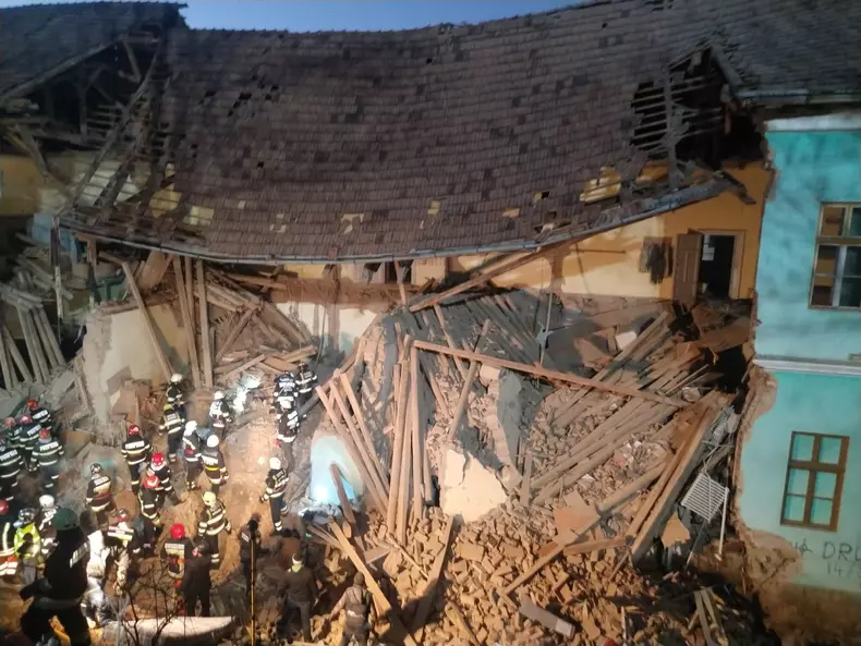 perete-prabusit-internat-liceul-tamasi-aron-odorheiu-secuiesc-harghita-isu-2