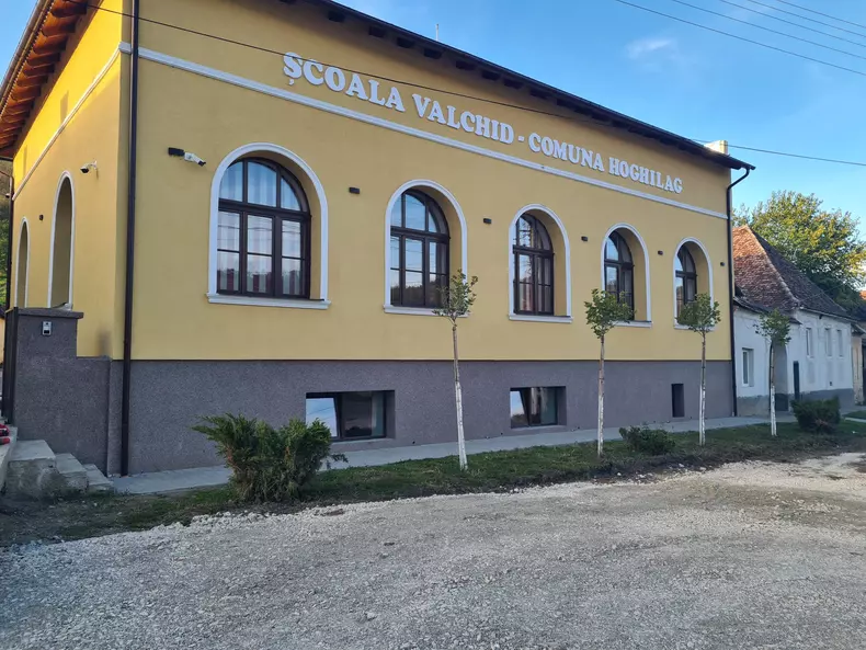 cladire scoala valchid