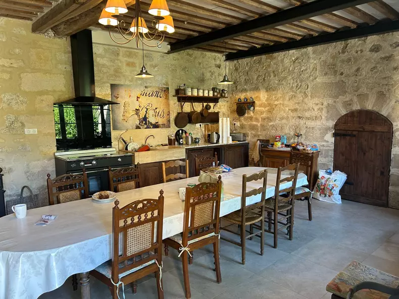 14 SALA DE OASPETI