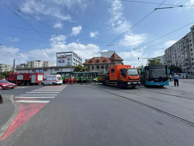 accident tramvai autobuz stb calea 13 septembrie - 31 iulie 2025 (2)