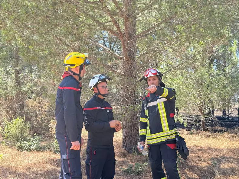 pompieri-franta-romani-incendiu iulie 2025