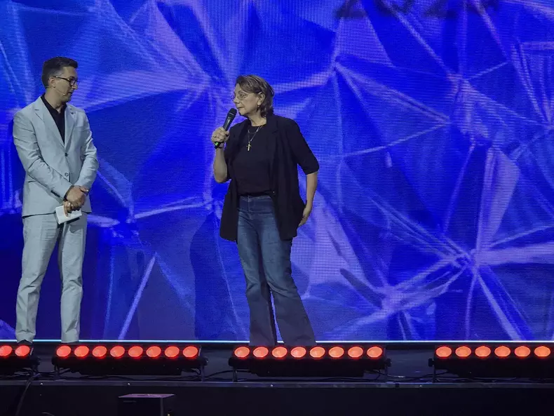 carmen tanase jurat romanii au talent (7)