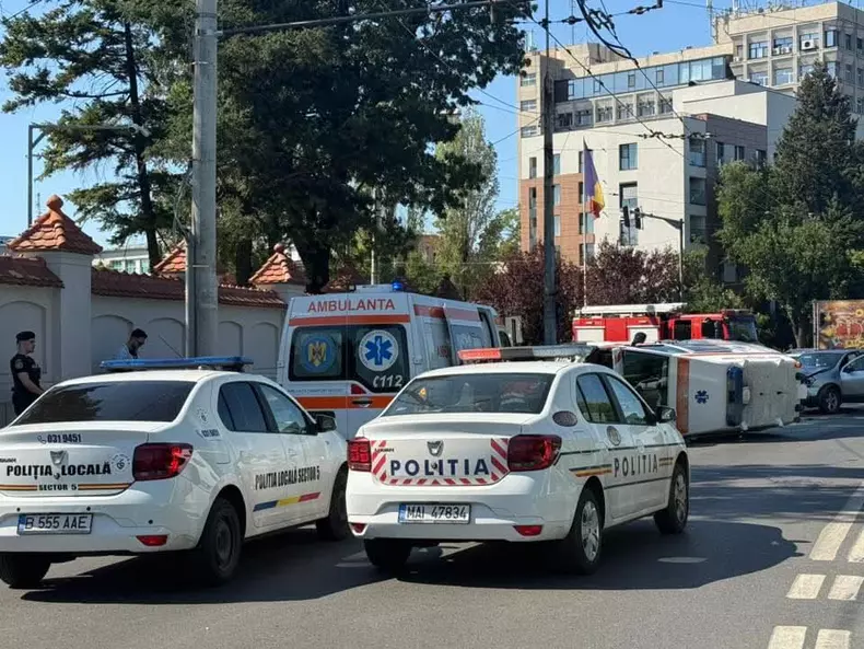 accident-ambulanta-bucuresti-cotroceni-14-septembrie (2)