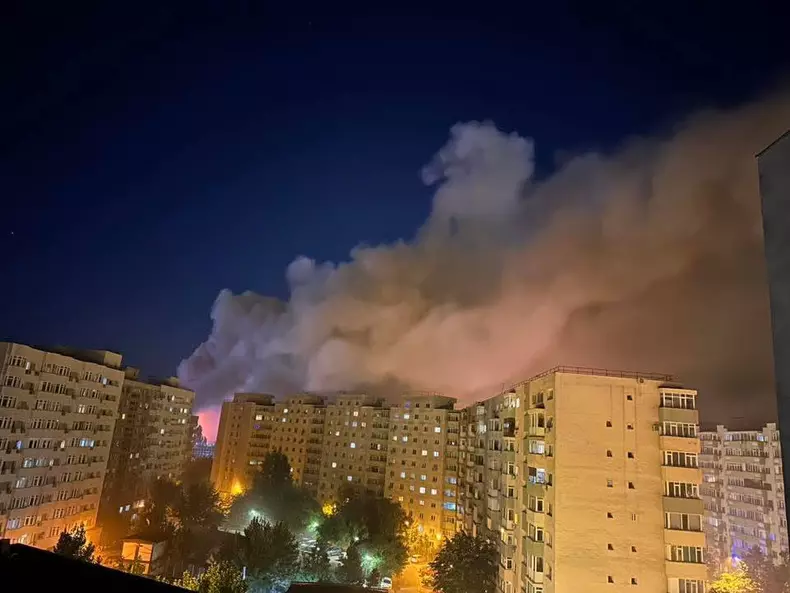 Incendiu puternic la depozitul Antefrig din sectorul 2. Foto Facebook Metoplus